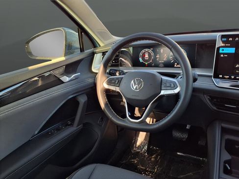 New 2026 Volkswagen Tiguan SE image 19