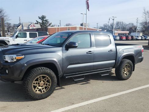 Used 2021 Toyota Tacoma TRD Sport w/ Technology Package image 8