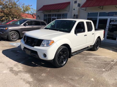 Used 2021 Nissan Frontier SV image 1