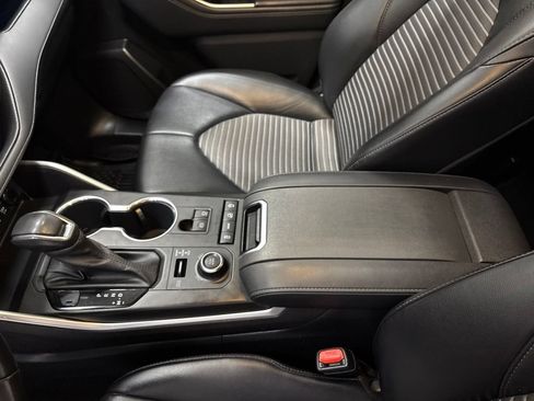 Used 2021 Toyota Highlander XSE AWD/4WD image 15