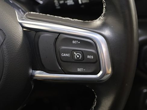 Used 2022 Jeep Wrangler Unlimited Sahara AWD/4WD image 35