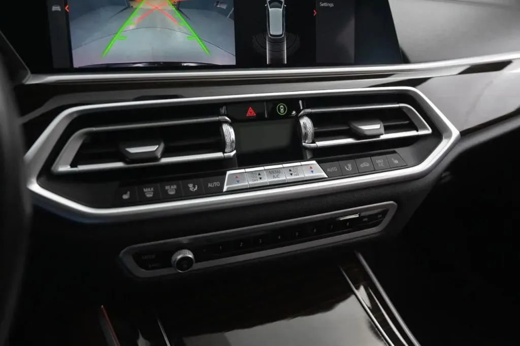 Used 2020 BMW X5 xDrive40i w/ M Sport Package AWD/4WD image 26
