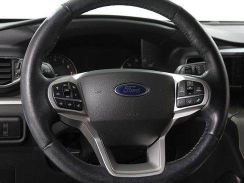 Used 2022 Ford Explorer XLT w/ Equipment Group 202A image 8