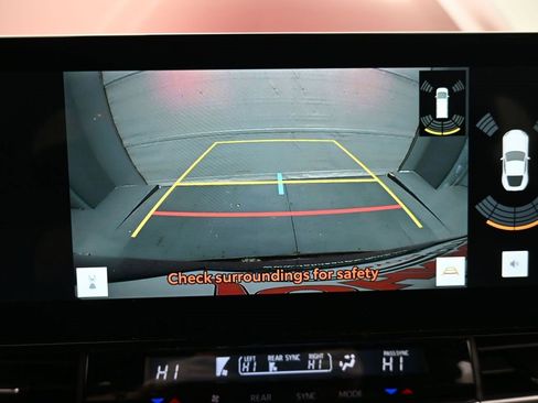 Used 2025 Toyota Sienna Limited image 21