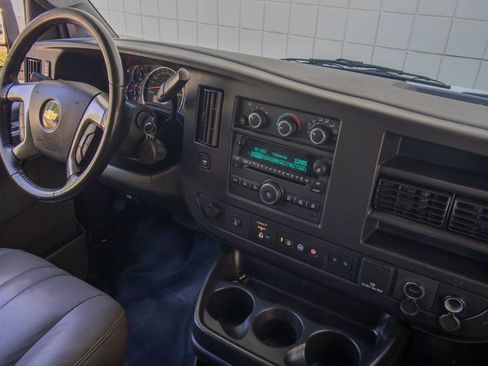 Used 2019 Chevrolet Express 3500 Extended w/ Driver Convenience Package RWD image 18