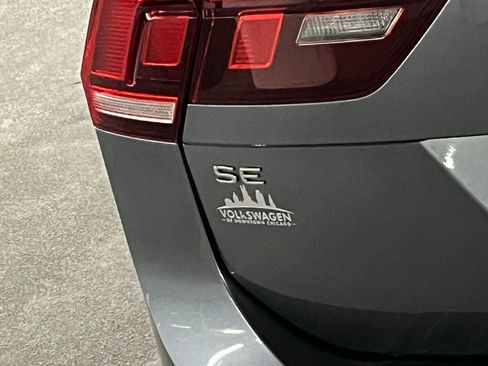 Used 2023 Volkswagen Tiguan SE w/ Panoramic Sunroof Package image 36