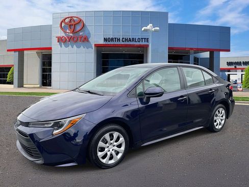 Used 2025 Toyota Corolla LE w/ Convenience Package FWD image 5