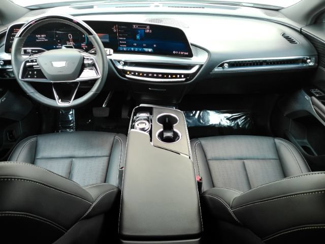 Used 2023 Cadillac Lyriq AWD image 2