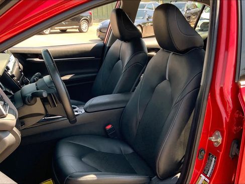 Used 2019 Toyota Camry XSE FWD image 8