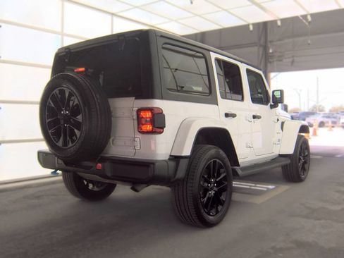 Used 2022 Jeep Wrangler Unlimited Sahara AWD/4WD image 2