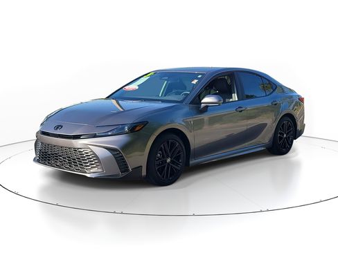 Certified 2025 Toyota Camry SE FWD image 3