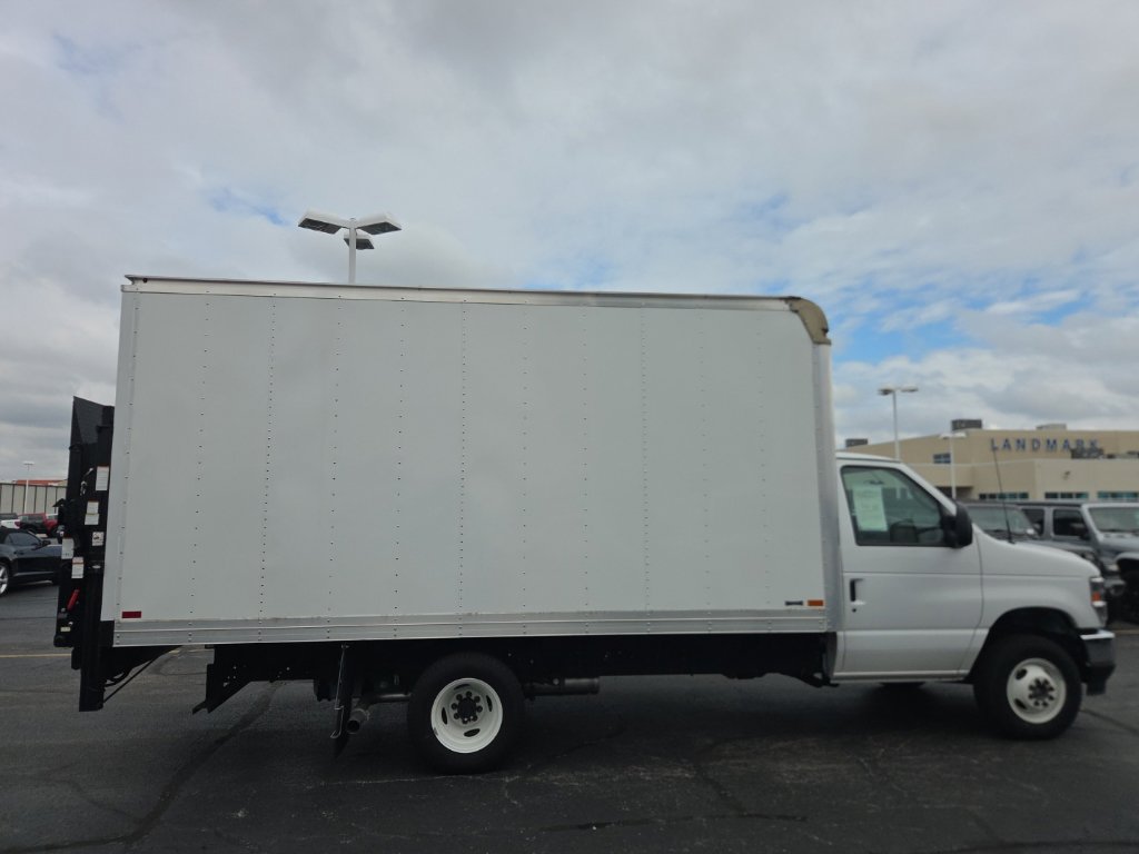Certified 2024 Ford E-450 and Econoline 450 Super Duty w/ Power Windows & Locks Group RWD image 8