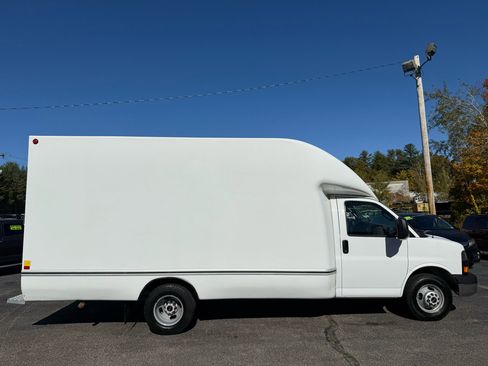 Used 2016 GMC Savana 3500 image 13