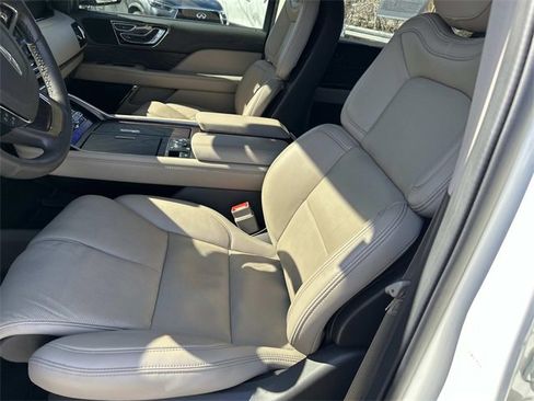 Used 2024 Lincoln Navigator Reserve image 17