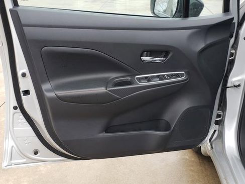 Used 2021 Nissan Versa SR image 11