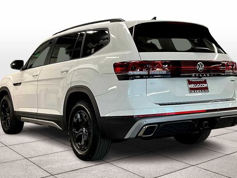 New 2025 Volkswagen Atlas Peak Edition SE image 3