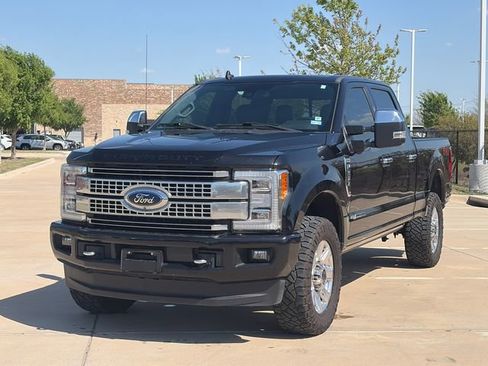 Used 2019 Ford F250 Platinum w/ Platinum Ultimate Package image 3
