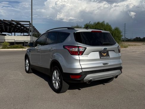 Used 2018 Ford Escape SE w/ SE Sync 3 Package FWD image 4