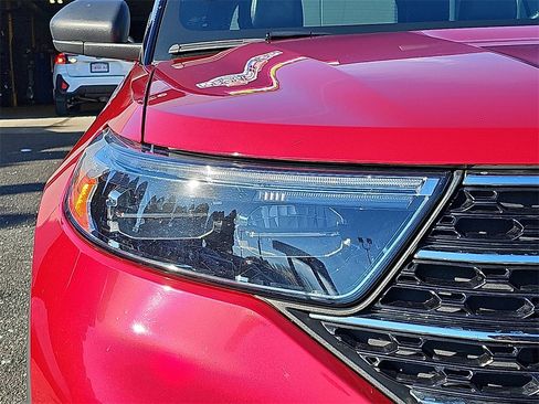 Used 2020 Ford Explorer XLT w/ Equipment Group 202A image 9