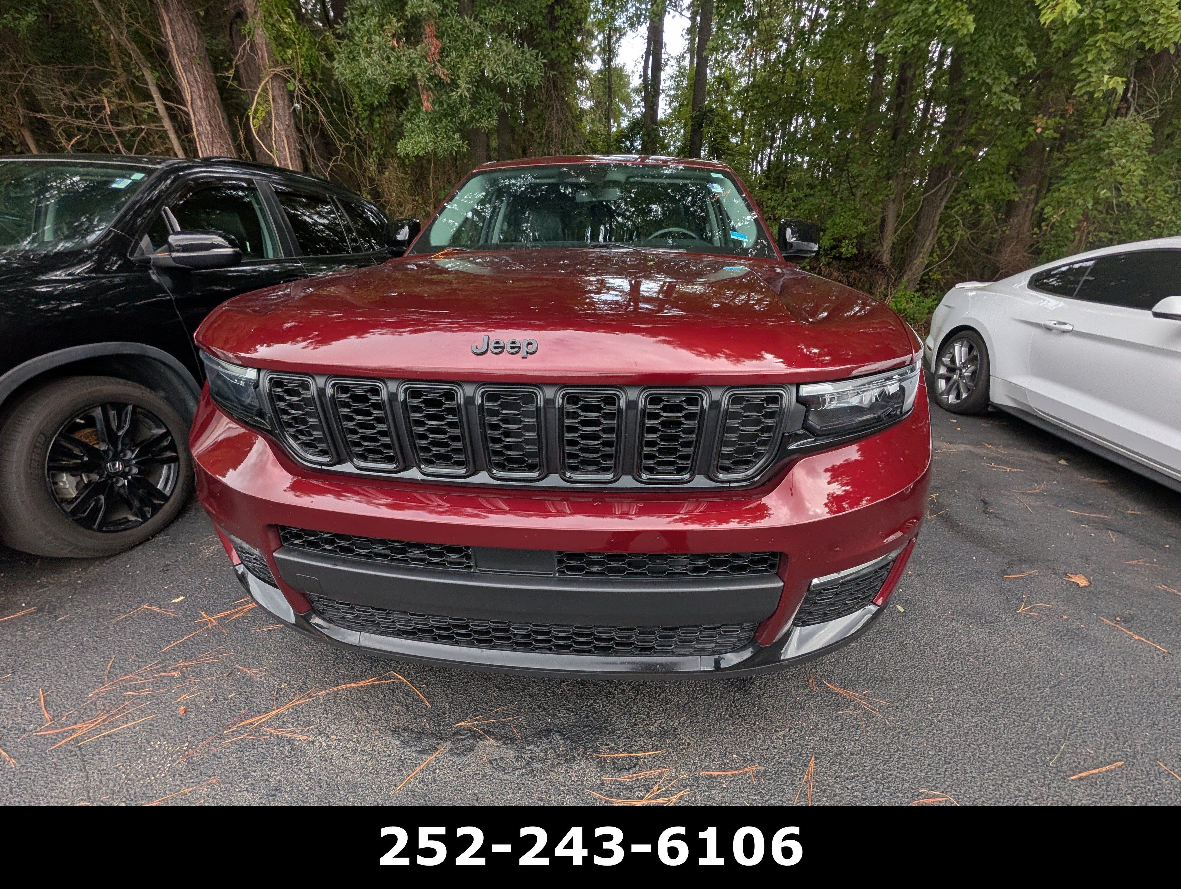 Used 2022 Jeep Grand Cherokee L Limited w/ Black Appearance Package AWD/4WD image 9