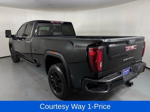 Used 2023 GMC Sierra 3500 Denali w/ Denali Black Diamond Edition AWD/4WD image 8