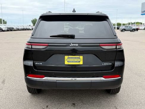 Used 2023 Jeep Grand Cherokee Laredo AWD/4WD image 7