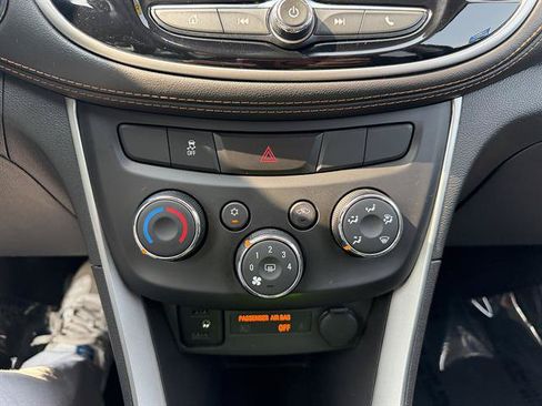 Used 2019 Chevrolet Trax LT w/ LT Convenience Package AWD/4WD image 37
