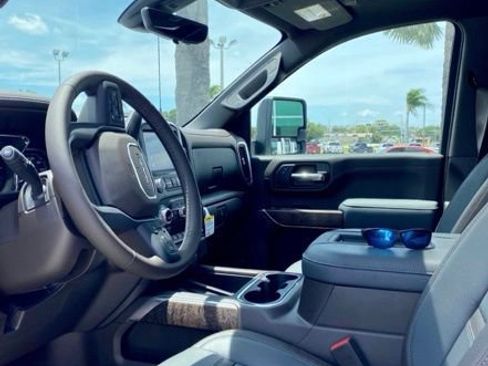 Used 2020 GMC Sierra 2500 Denali w/ Denali Ultimate Package AWD/4WD image 3