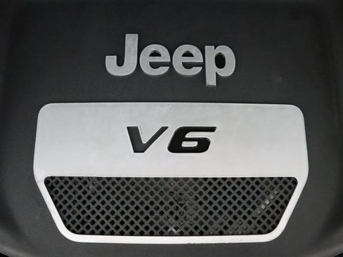 Used 2018 Jeep Wrangler Rubicon w/ Power Convenience Group image 35