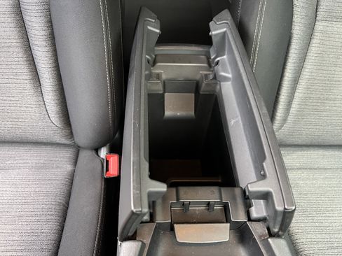 Used 2021 Nissan Rogue SV image 25