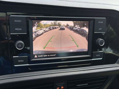 Used 2022 Volkswagen Jetta SE w/ Panoramic Sunroof Package FWD image 18