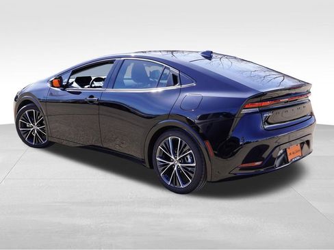 Used 2024 Toyota Prius XLE image 8