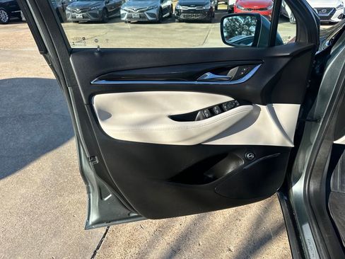 Used 2023 Buick Enclave Essence image 13