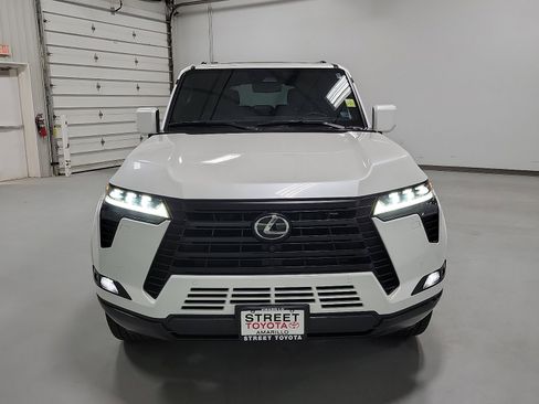 Used 2024 Lexus GX 550 w/ Cold Area Package image 2