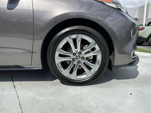 Certified 2023 Toyota Sienna Platinum FWD image 13