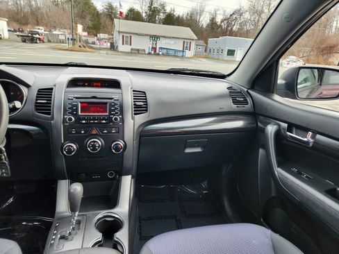 Used 2012 Kia Sorento LX image 28