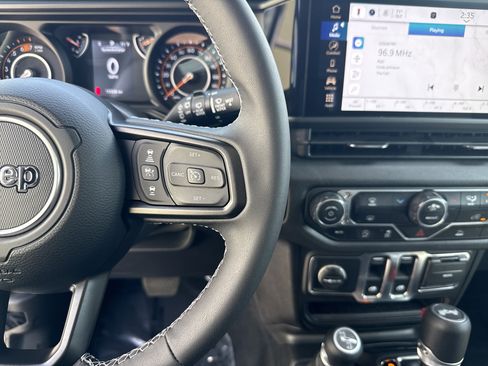 Used 2025 Jeep Wrangler Sport image 20