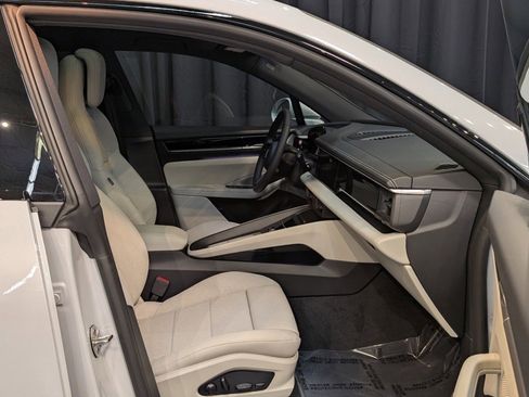 New 2025 Porsche Macan 4S Electric image 12