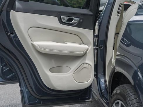 Certified 2022 Volvo XC60 B5 Inscription AWD/4WD image 38
