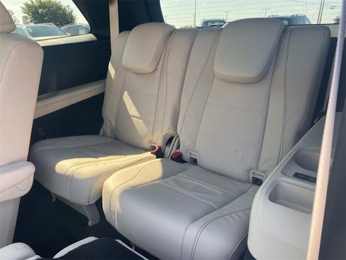 Used 2025 Mercedes-Benz GLS 580 4MATIC image 34