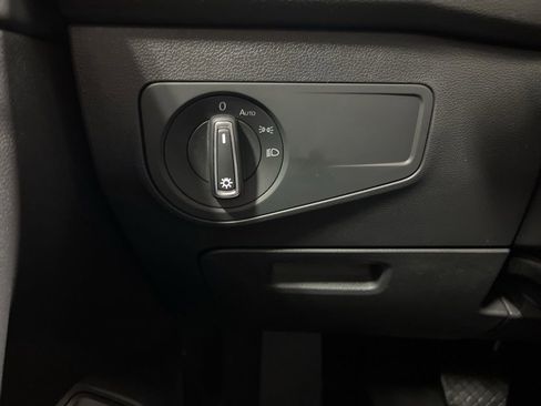 Used 2023 Volkswagen Tiguan SE w/ Panoramic Sunroof Package image 33