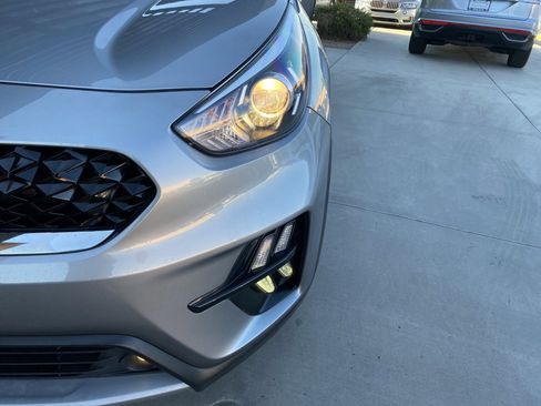 Used 2022 Kia Niro Touring Special Edition image 8