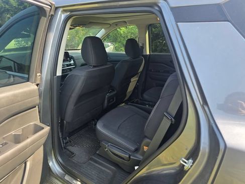 Used 2024 Nissan Pathfinder SV w/ SV Premium Package FWD image 29