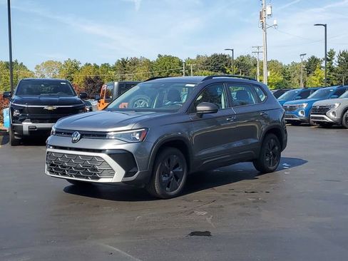 New 2025 Volkswagen Taos S image 2