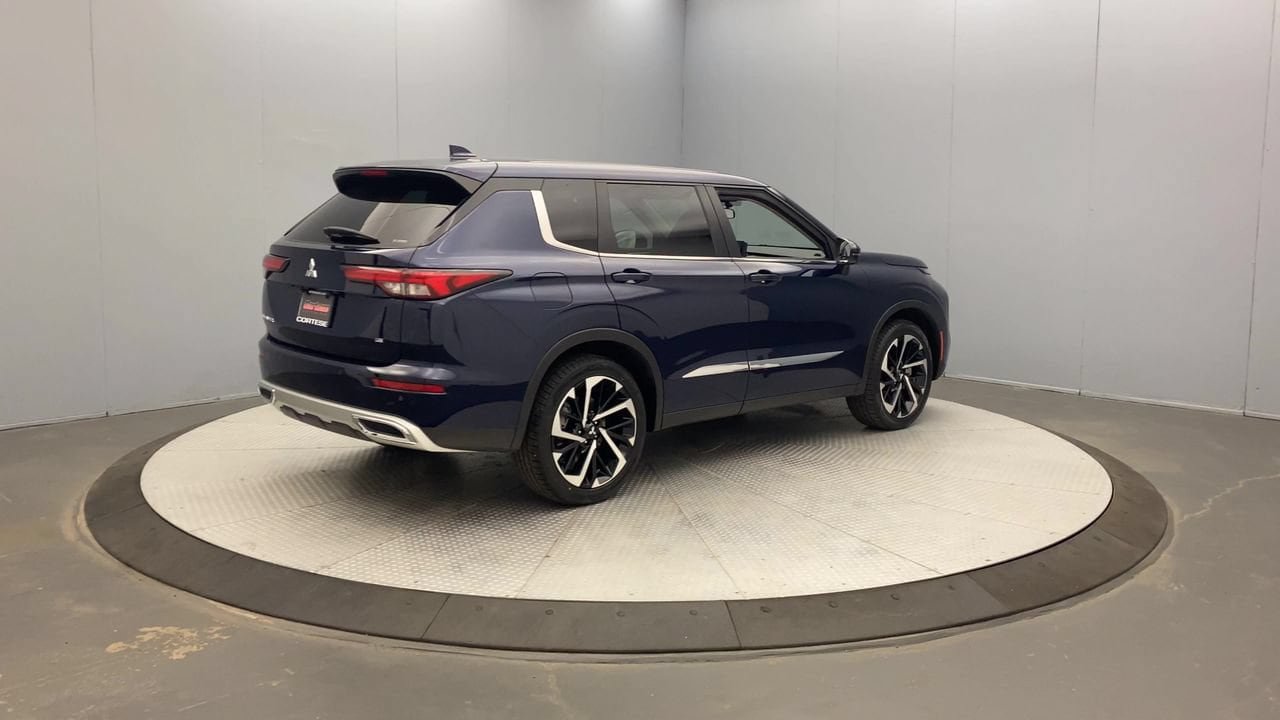 Used 2023 Mitsubishi Outlander SE AWD/4WD image 5
