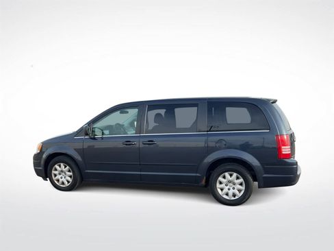 Used 2009 Chrysler Town & Country LX image 6