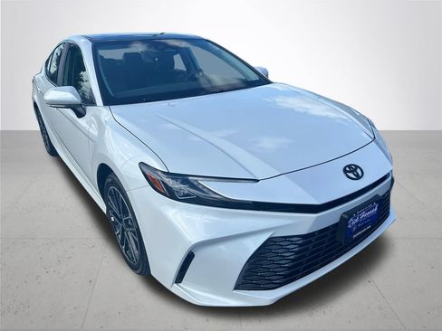 Used 2026 Toyota Camry XLE AWD/4WD image 5