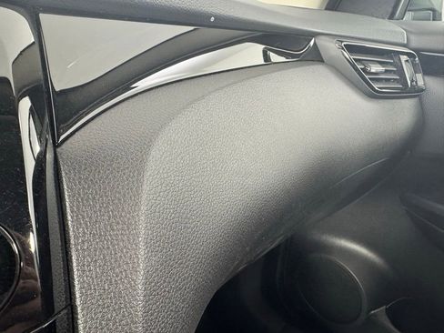Used 2021 Nissan Rogue Sport SV AWD/4WD image 19