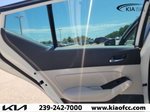 Used 2022 Nissan Altima 2.5 Platinum AWD/4WD image 14