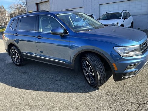 Used 2020 Volkswagen Tiguan SE w/ Panoramic Sunroof Package image 4